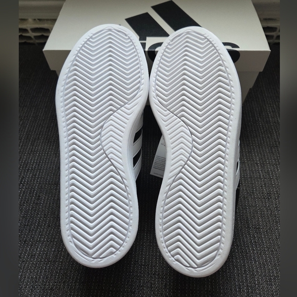 Adidas - Picture 8 of 9